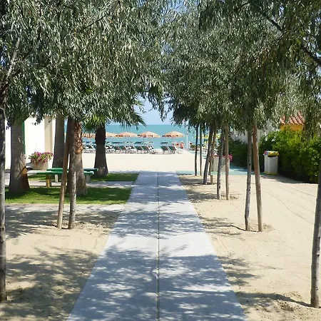 Torre Del Mar Apartmanhotel Alba Adriatica