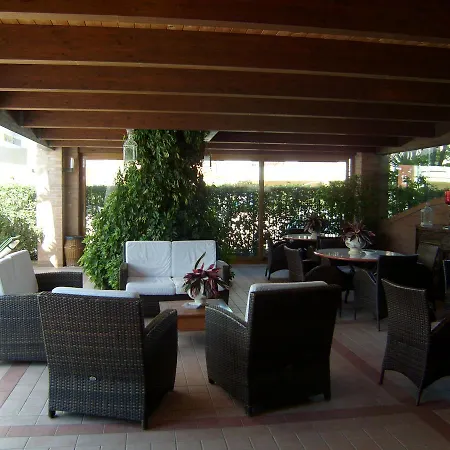 מלון דירות Torre Del Mar 4*